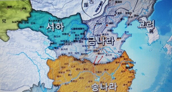 ▲ 서기 12~13세기는 북방정복왕조와 송나라 그리고 고려가 정립한 동아시아 정세였다.  자료에서 고려의 강역이 압록강에서 원산만 일대로 되어 있으나 실제는 만주까지 고려 강역이라는 것이 밝혀졌다.(편집인 주)