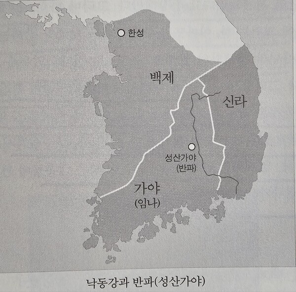 ▲ 김현구(고려대학 명예교수)는 임나일본부설은 허구인가 라는 책에서 고대에 야마토왜가 한국 남부를 식민지배하였다는 일제식민사관, 임나일본부설을 우회하여 주장하고 있다. 위 지도는 일본서기 지명으로 우리나라 남부를 칠해 놓은 것이다(편집인 주).
